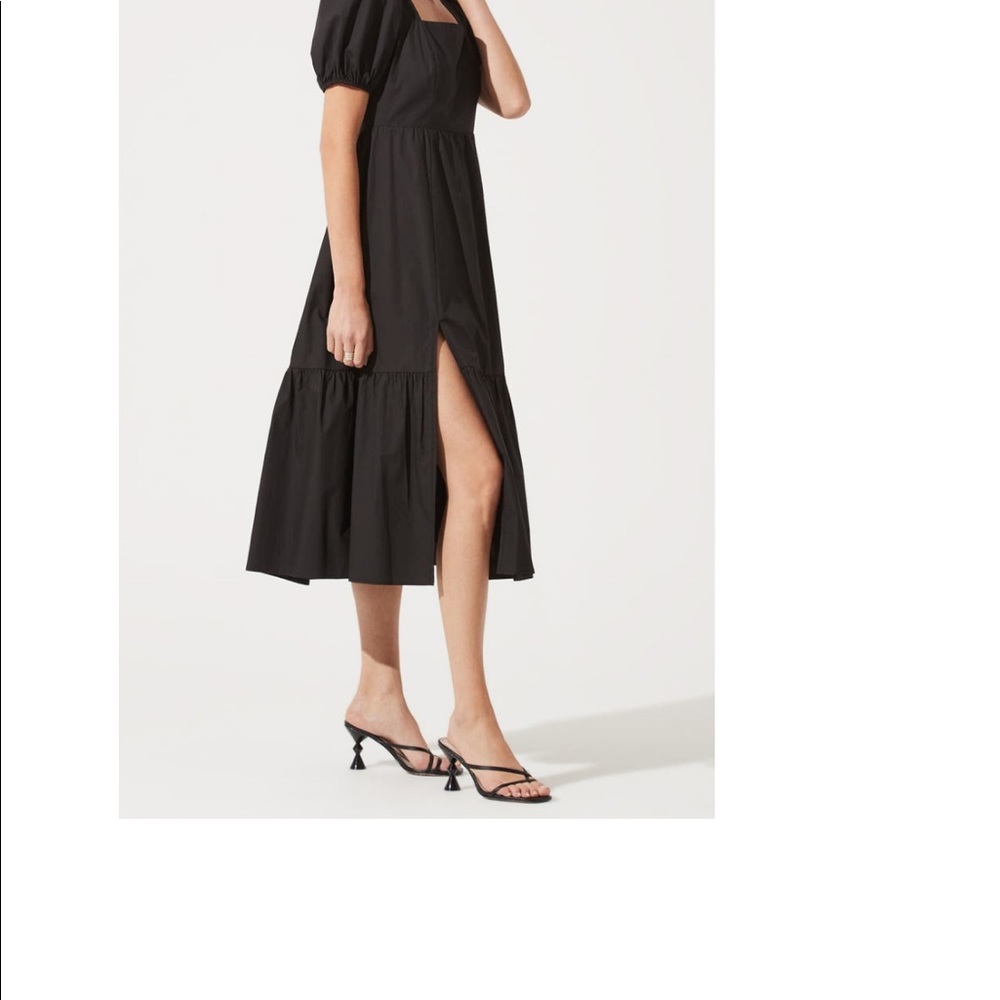 ASTR Poplin puff sleeve tiered off shoulder mini dress - black